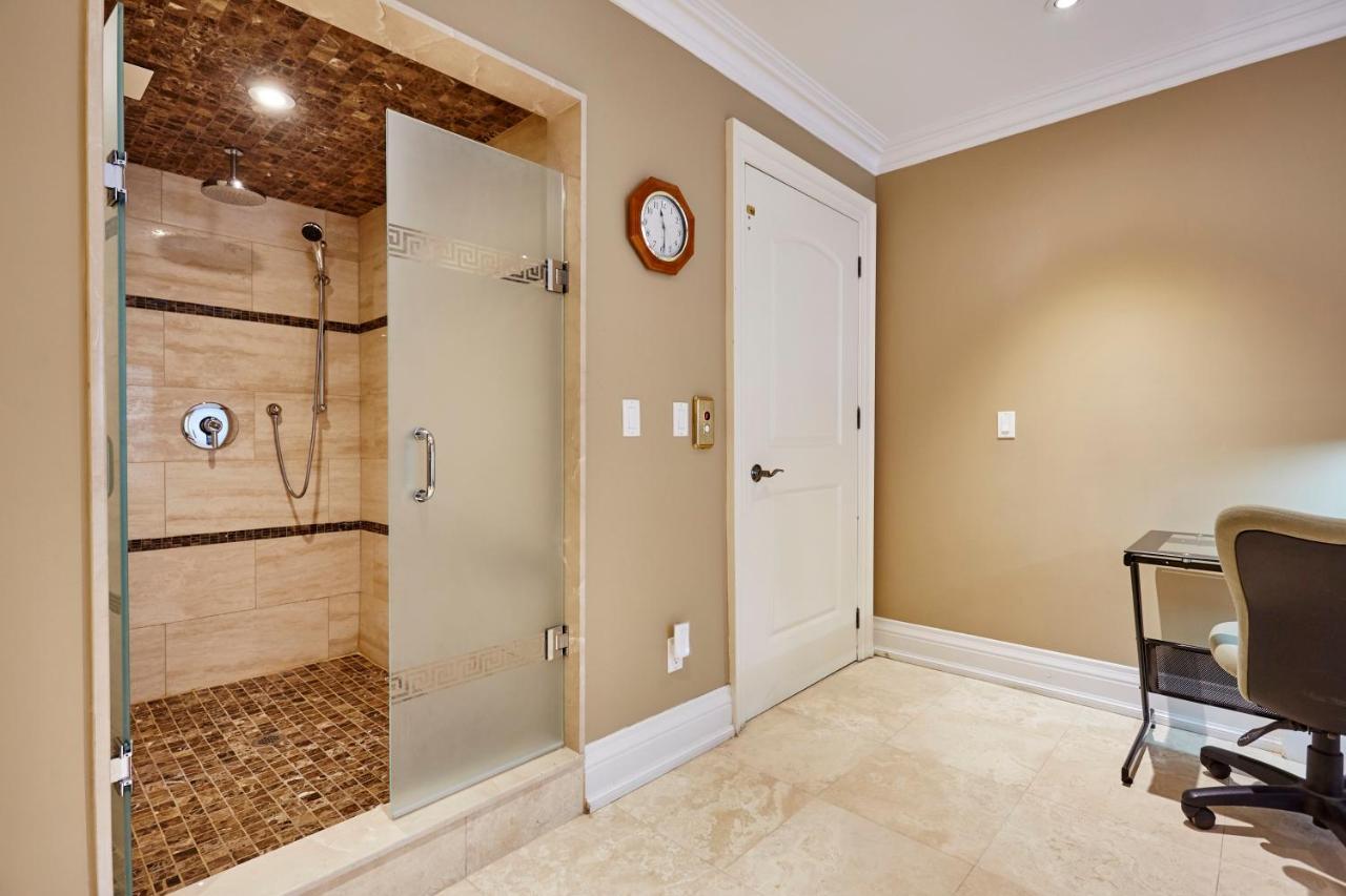 Elegant Apartment With Sauna Toronto Exterior photo
