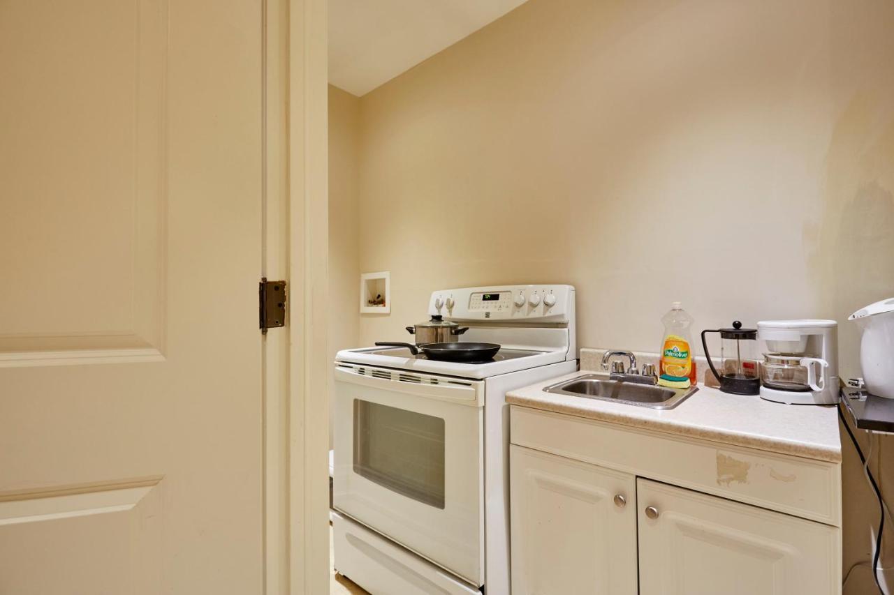 Elegant Apartment With Sauna Toronto Exterior photo